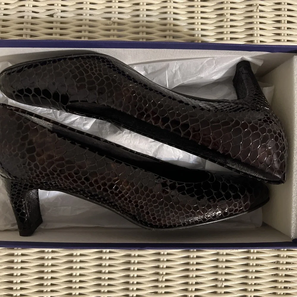 Stuart Weitzman Chicpump Heels Size 7 AAAA Narrow Brown Snake Embossed Low Heel